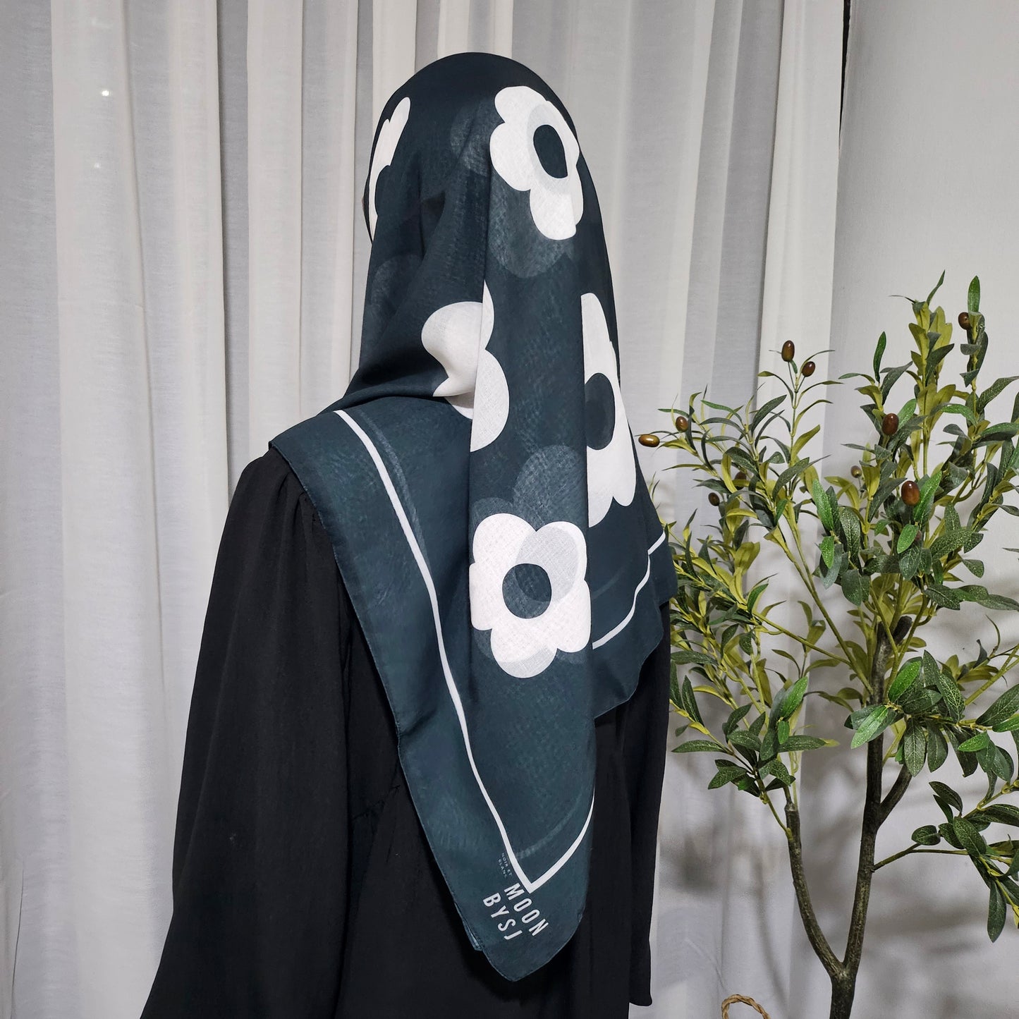 Noir Et Blanc moon by SJ Scarf